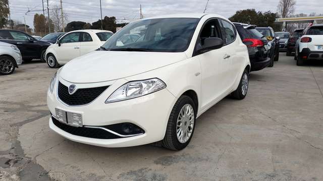 Lancia Ypsilon Ypsilon 1.2 Silver 69cv PER NEO PATENTATI