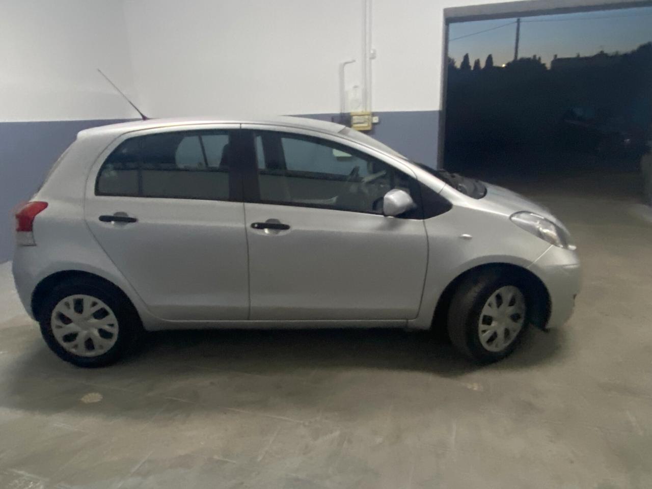 Toyota Yaris 1.0 5 porte