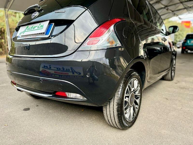 Lancia Ypsilon 1.0 FireFly 5 porte S&S Hybrid Gold Plus