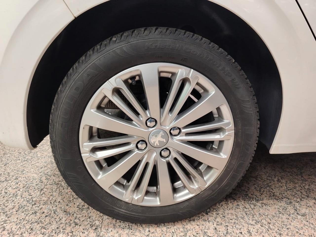 Peugeot 208 PureTech 82 5p. GPL