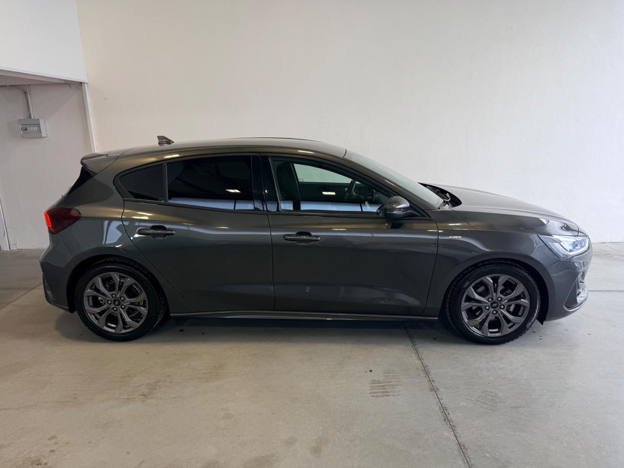 Ford Focus 1.5 D 5p. ST-Line 2022 Autocarro N1