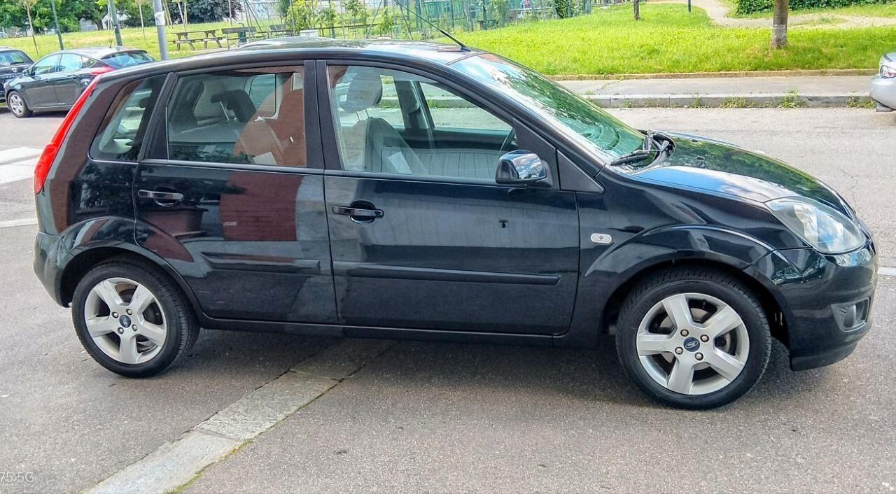 Ford Fiesta 1.2 16V 5p. Ghia KM 68000!!!