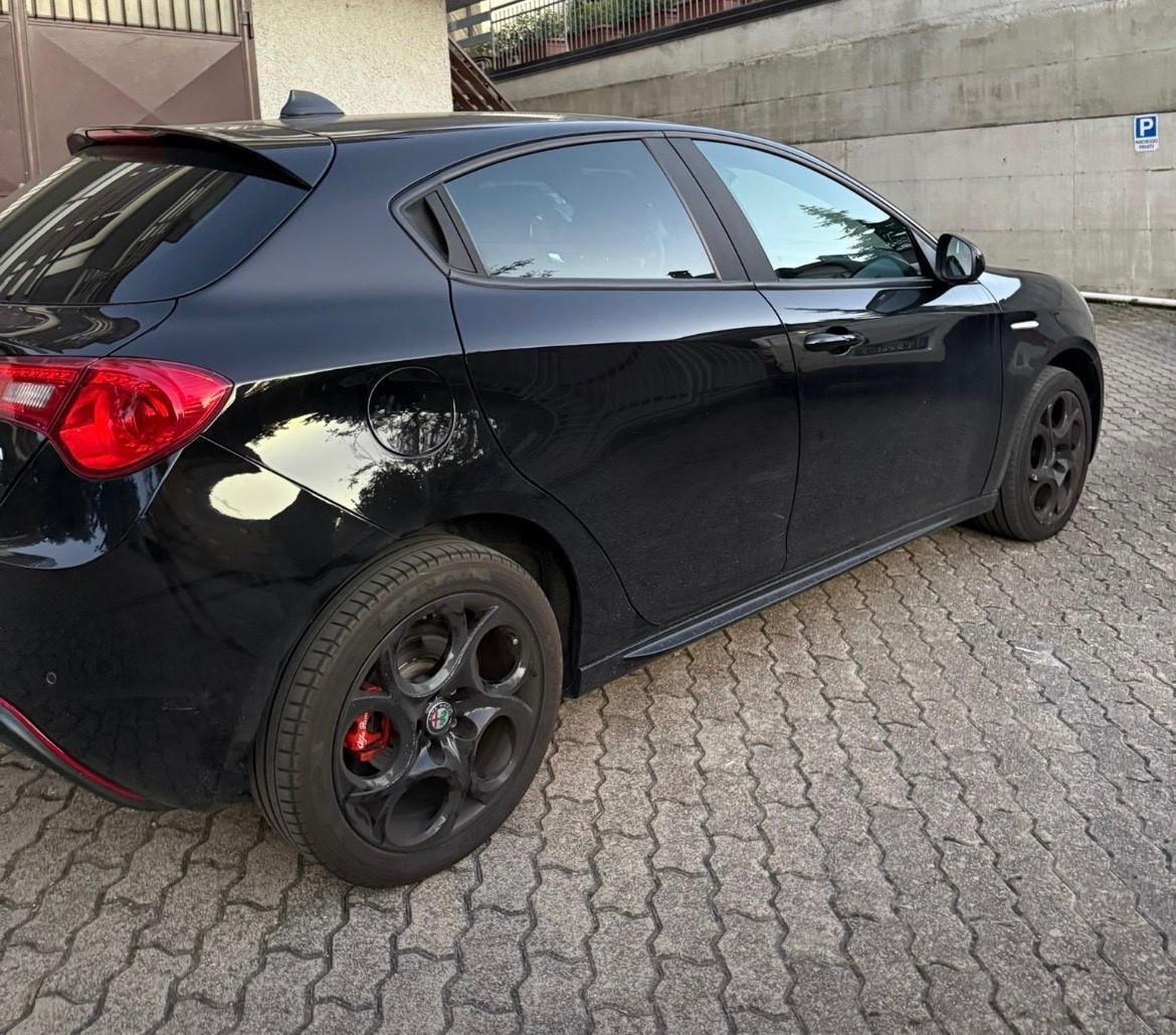 Alfa Romeo Giulietta Total black