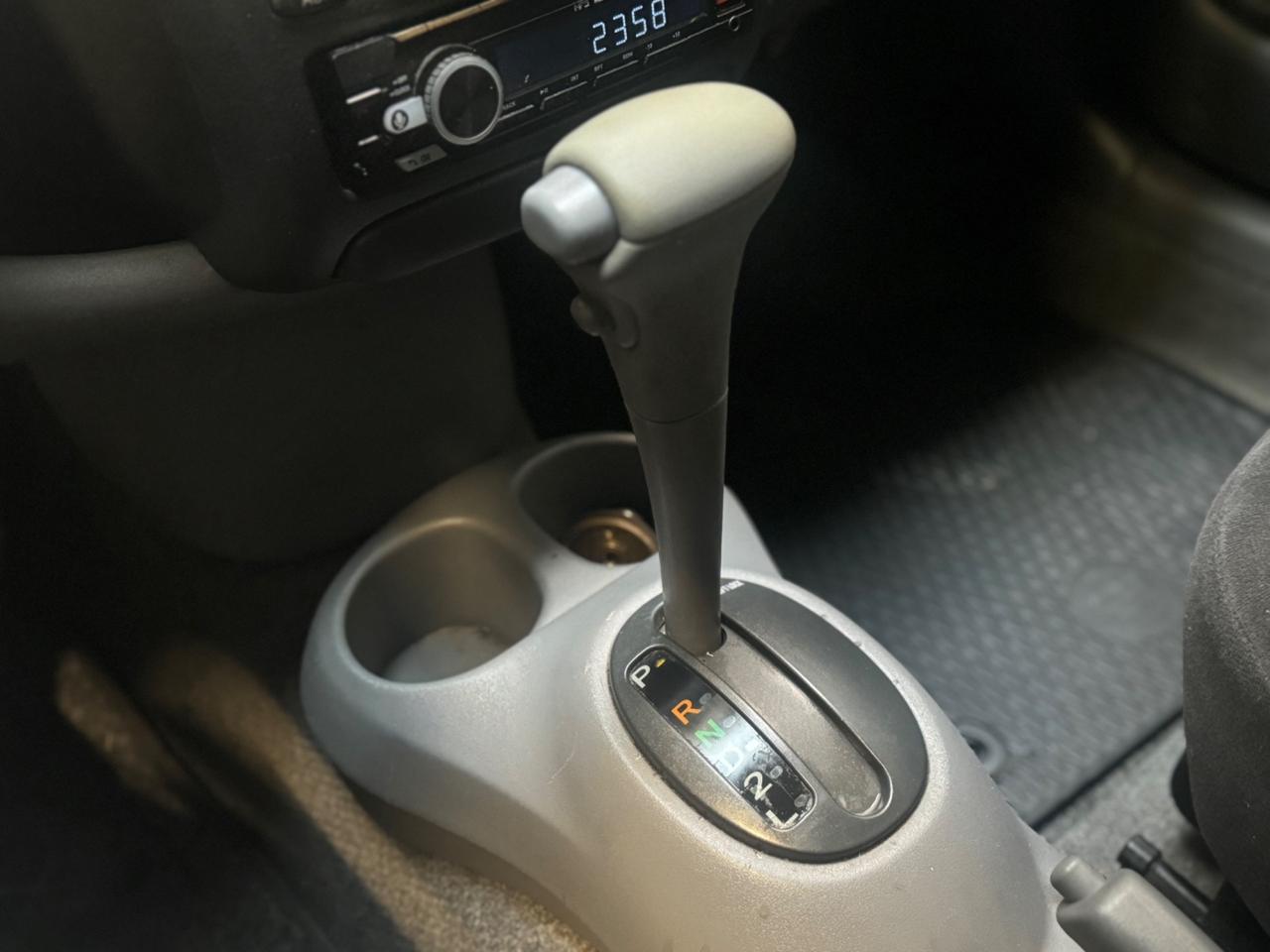 Toyota Yaris 1.3i 16V cat 5 porte Sol