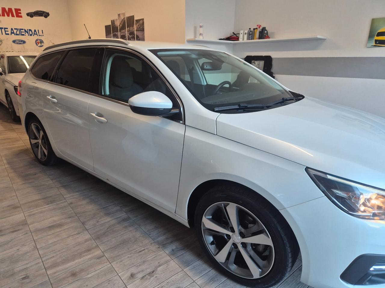 Peugeot 308 BlueHDi 130 S&S SW Allure