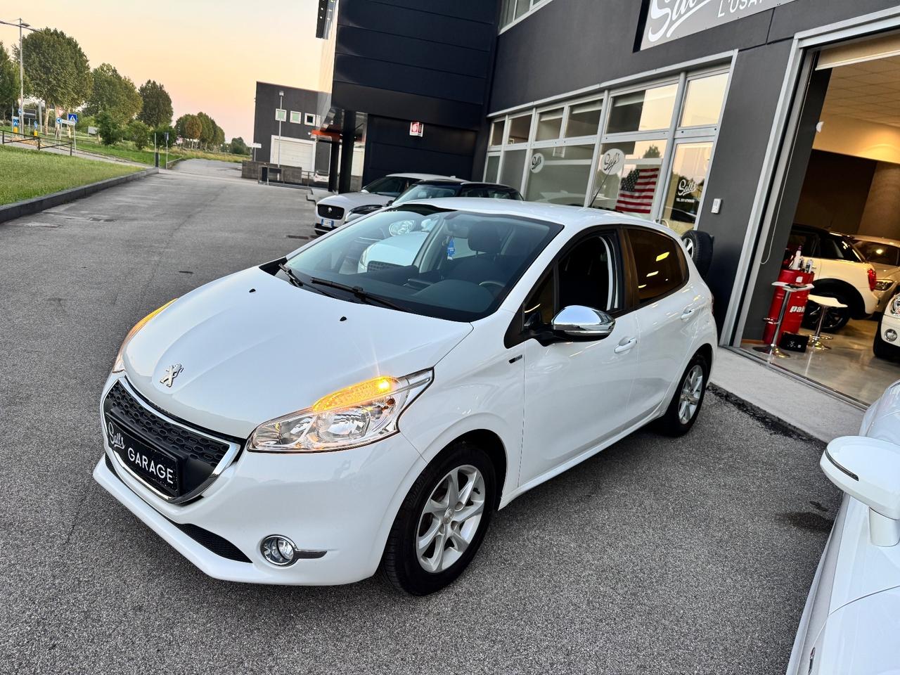 Peugeot 208 1.2 VTi 82 CV 5 porte Neopatentati
