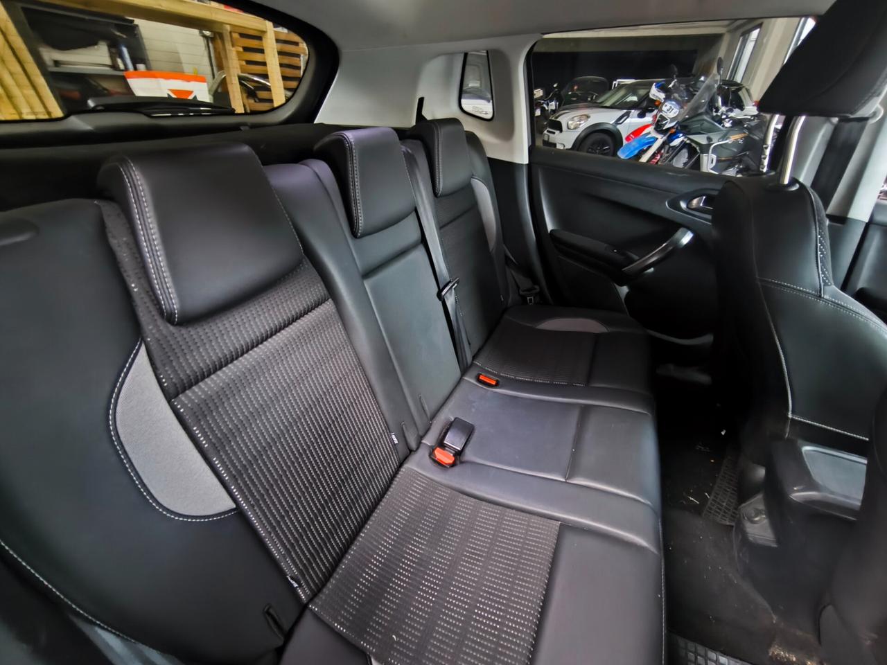 PEUGEOT 2008 1,6 HDI ALLURE- CAMBIO AUTOMATICO- KM 110000