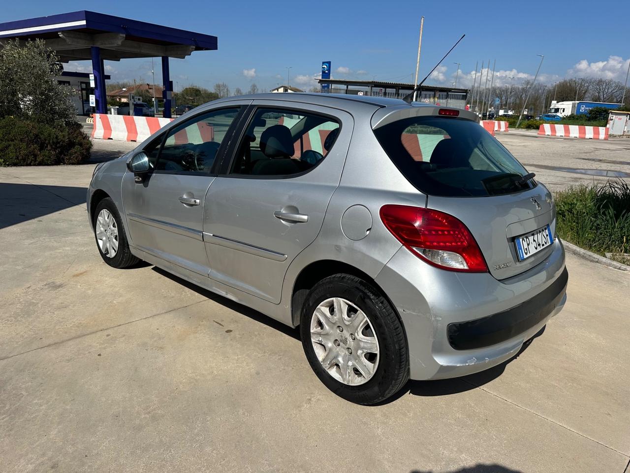 Peugeot 207 1.4 HDi 70CV