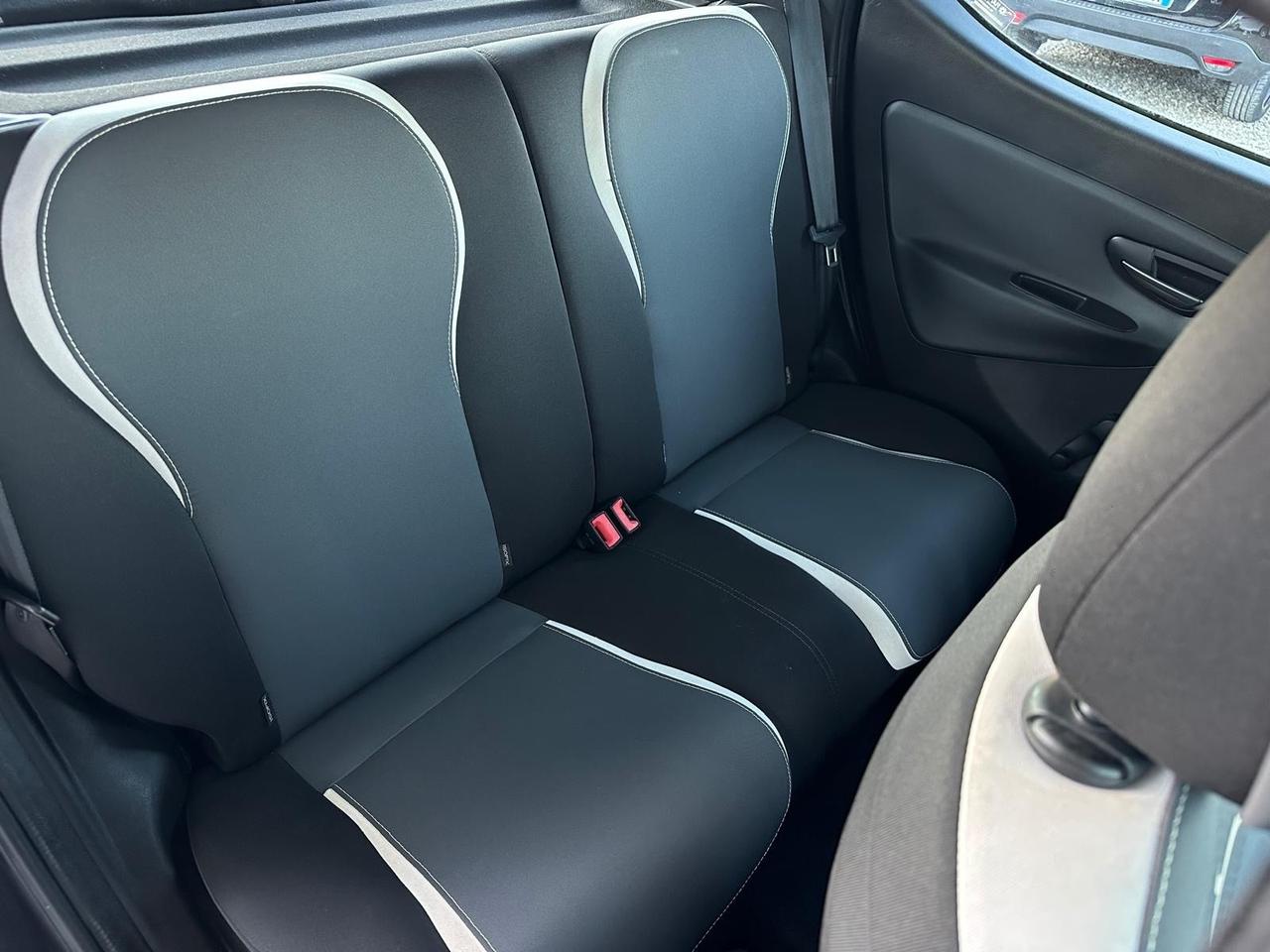 Lancia Ypsilon 0.9 TwinAir 85 CV 5 porte Metano Ecochic Elefantino
