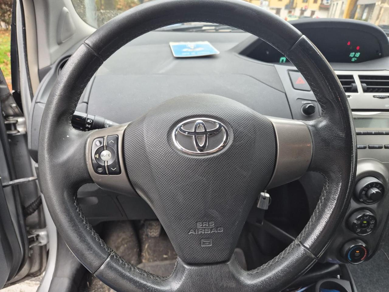 Toyota Yaris 1.0 5 porte