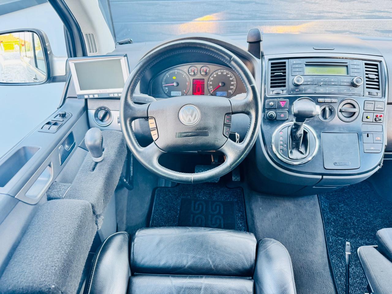 Multivan per trasporto e guida Disabili