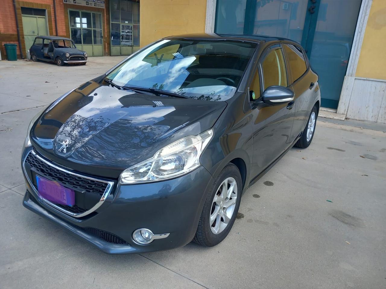 Peugeot 208 1.4 HDi 68 CV 5 porte Allure