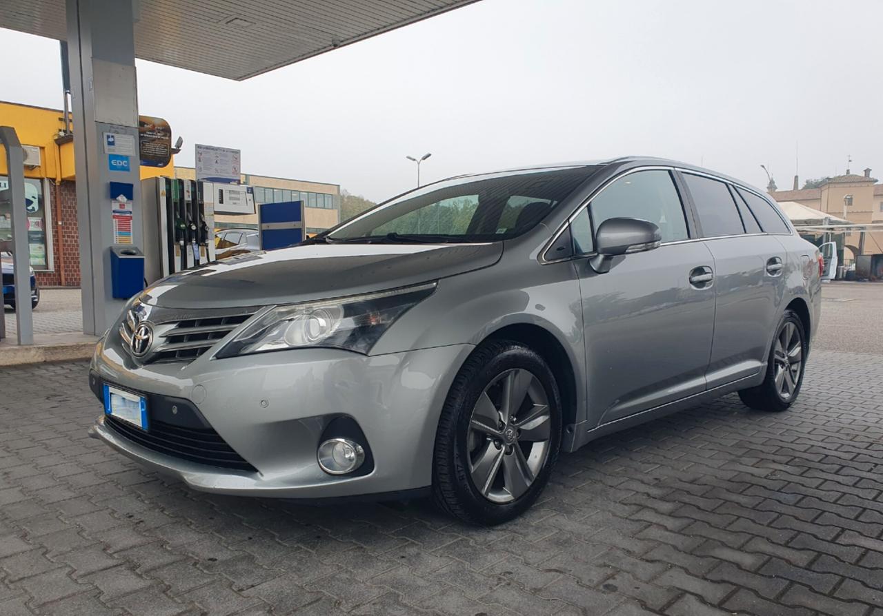 Toyota Avensis 2.0 D-4D Wagon Lounge