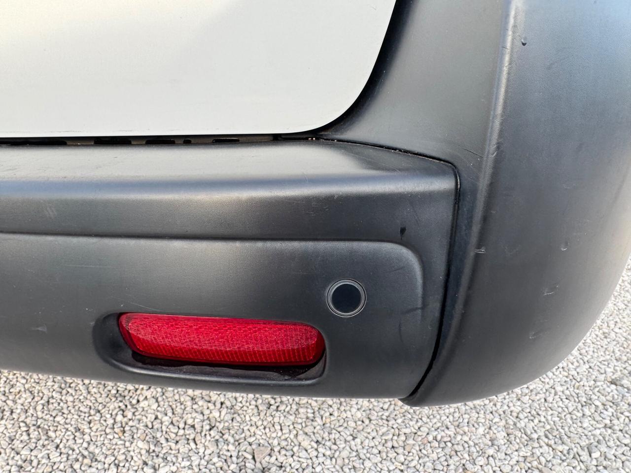 Opel Vivaro passo lungo trasporto farmaci HACCP