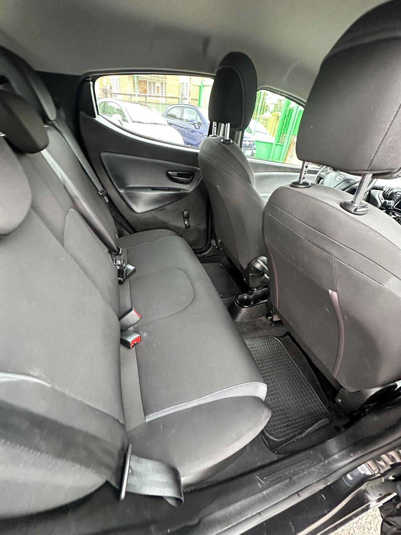 Lancia Ypsilon 1.2 69 CV 5 porte Unyca