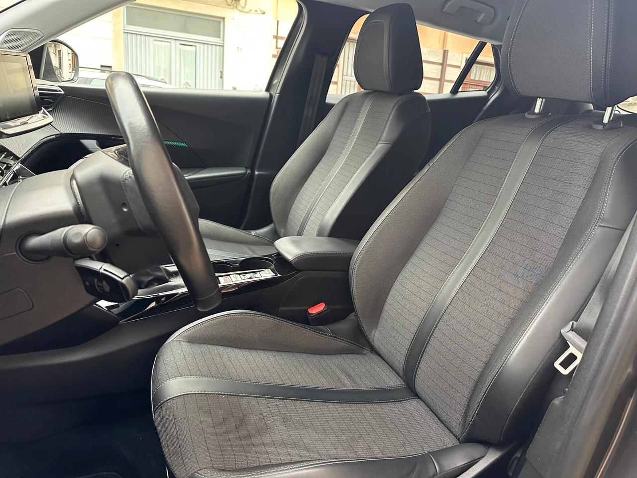 Peugeot 2008 BlueHDi 110 S&S Allure Pack