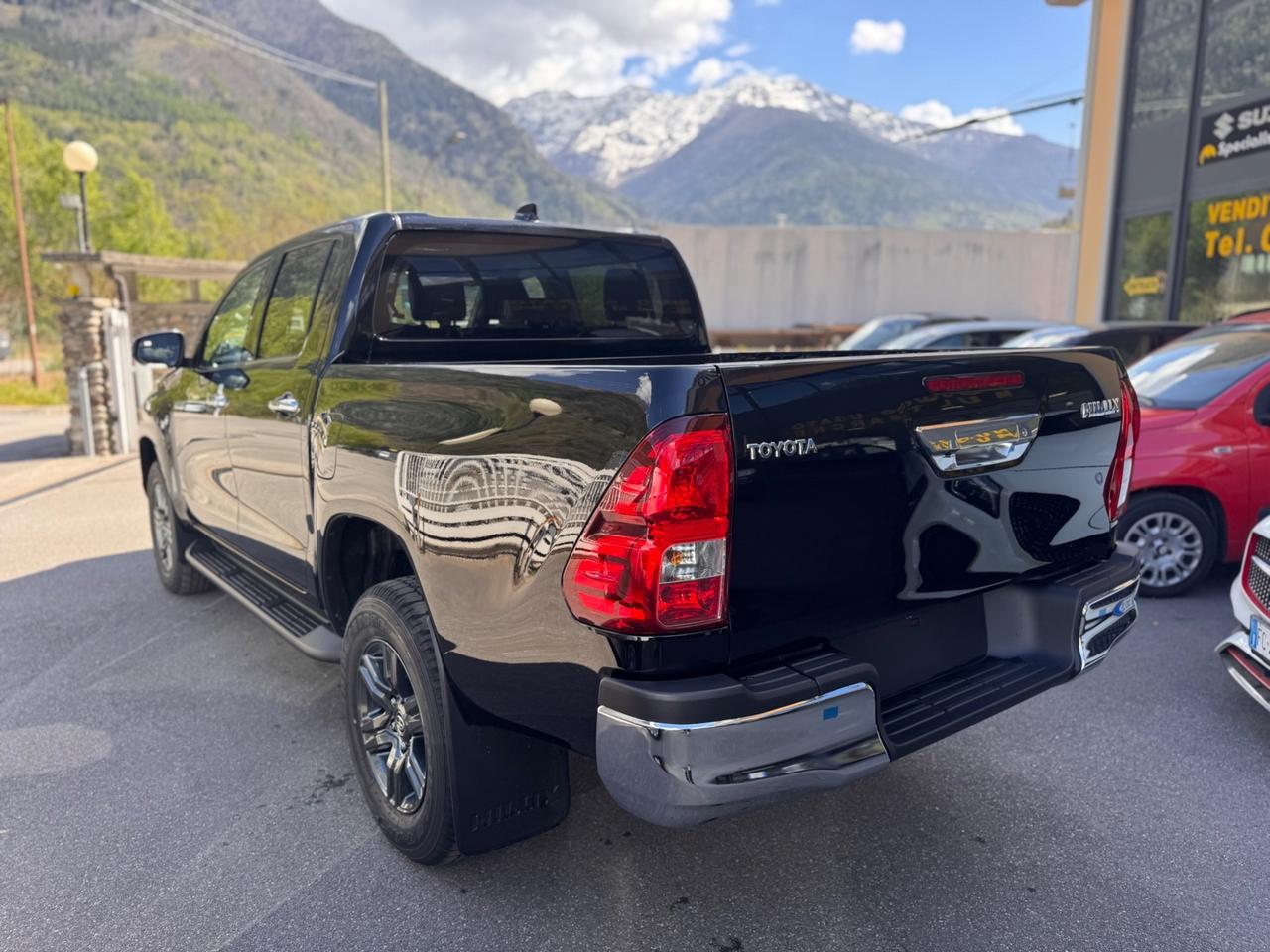 Toyota Hilux 2.8 D-4D A/T 4WD 48V 4 porte Double Cab Lounge