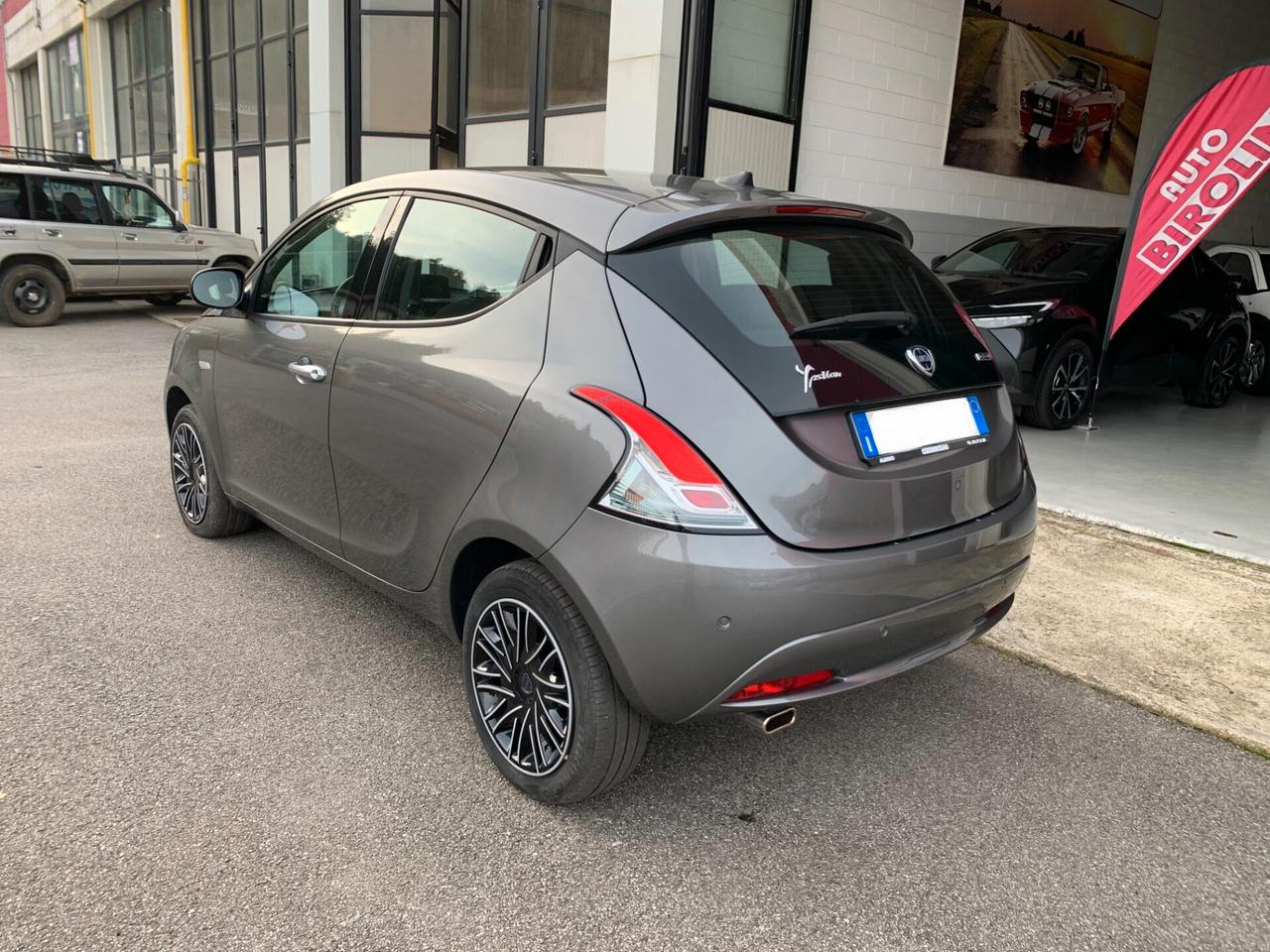 Lancia Ypsilon 1.0 FireFly 5 porte S&S Hybryd Gold