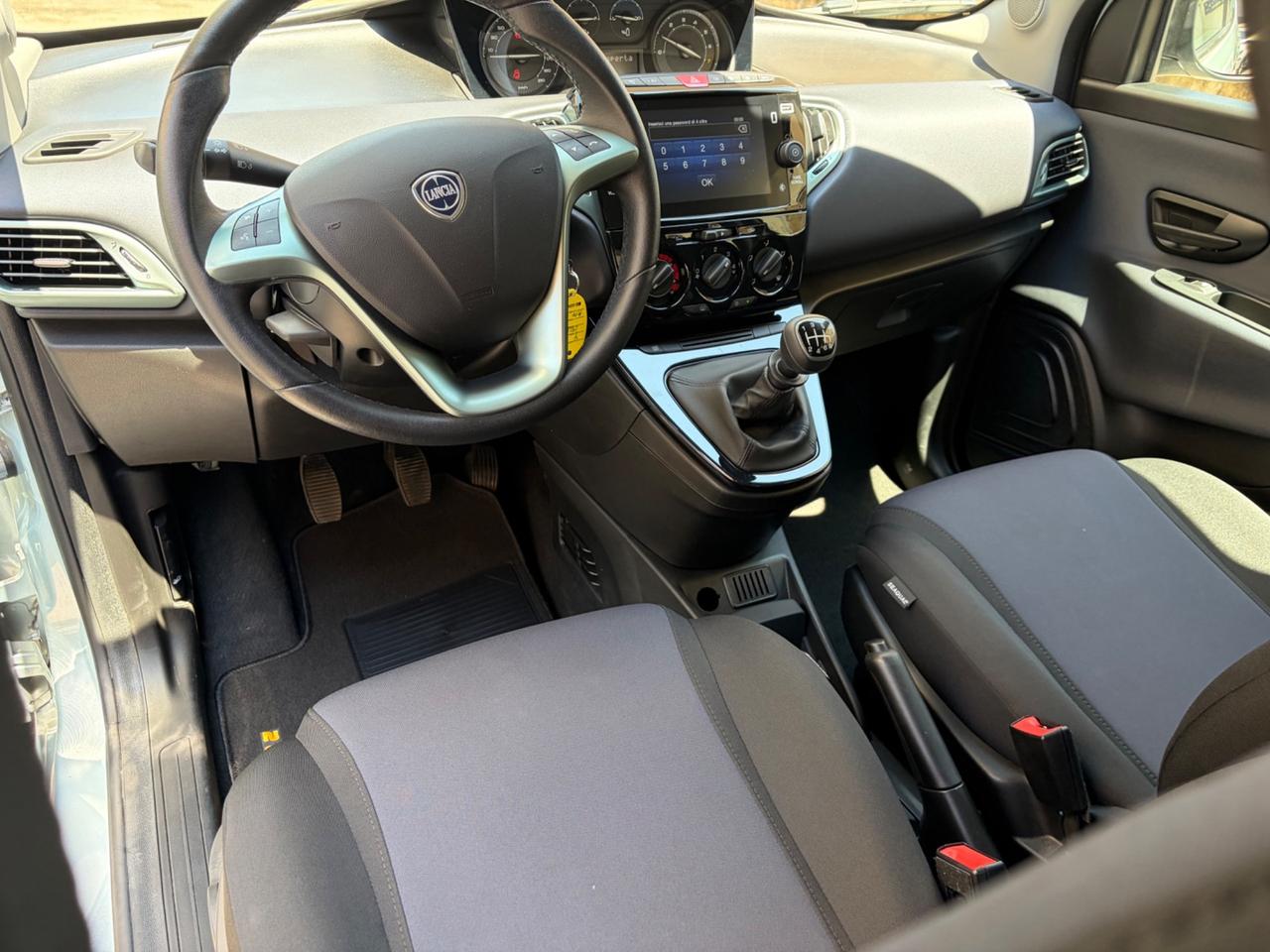 Lancia Ypsilon 1.0 FireFly 5 porte S&S Hybrid Gold Plus