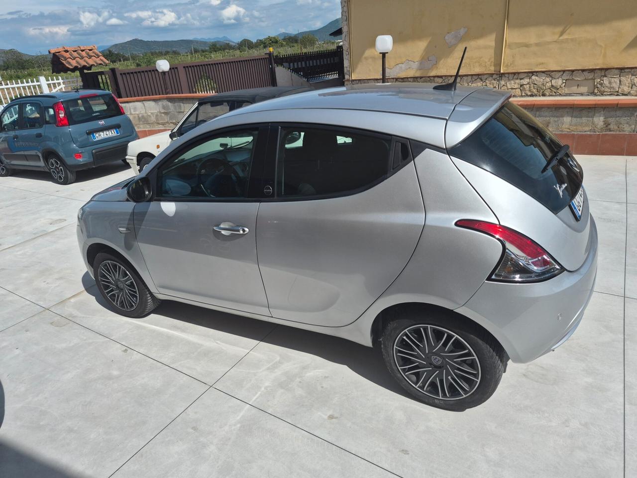 Lancia Ypsilon 1.0 FireFly 5 porte S&S Hybrid Ecochic Silver