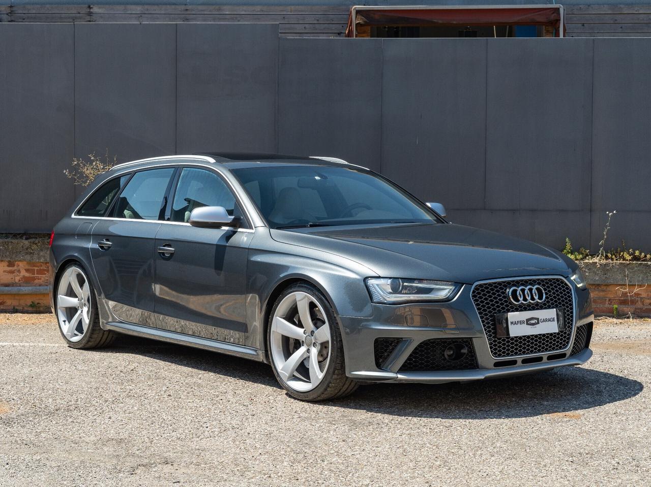Audi A4 RS 4 Avant 4.2 V8 FSI quattro S tronic