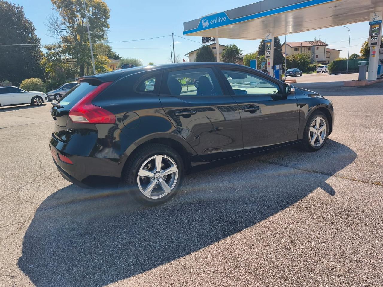 Volvo V40 D2 Geartronic R-design Mom-Accetto Permute