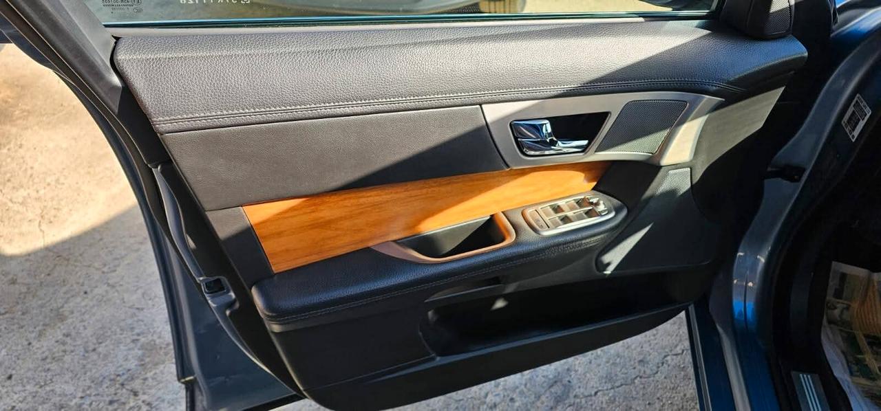 Jaguar XF 2.7D V6 Premium Luxury