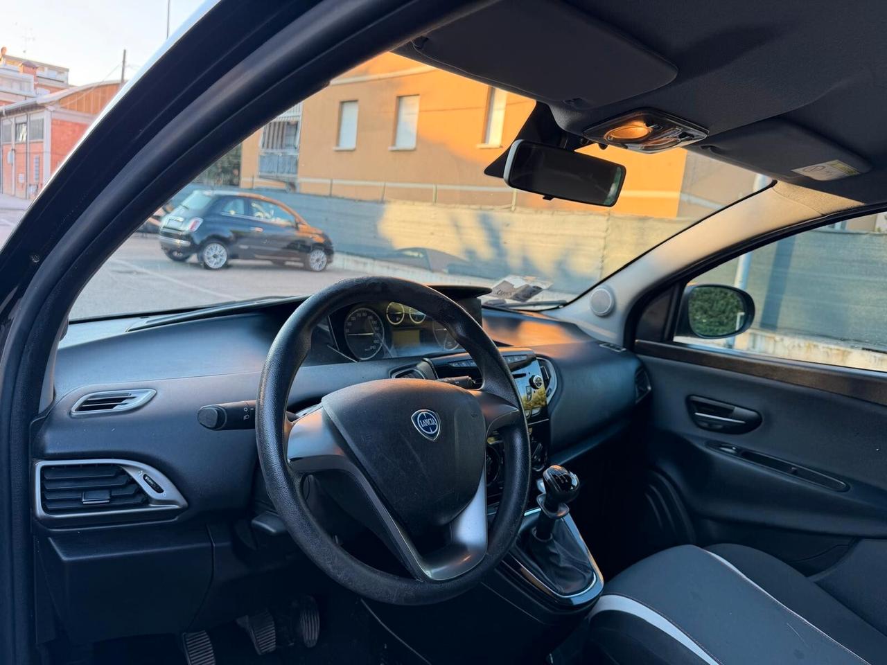 Lancia Ypsilon 0.9 METANO - NEOPATENTATI - 12 MESI DI GARANZIA -