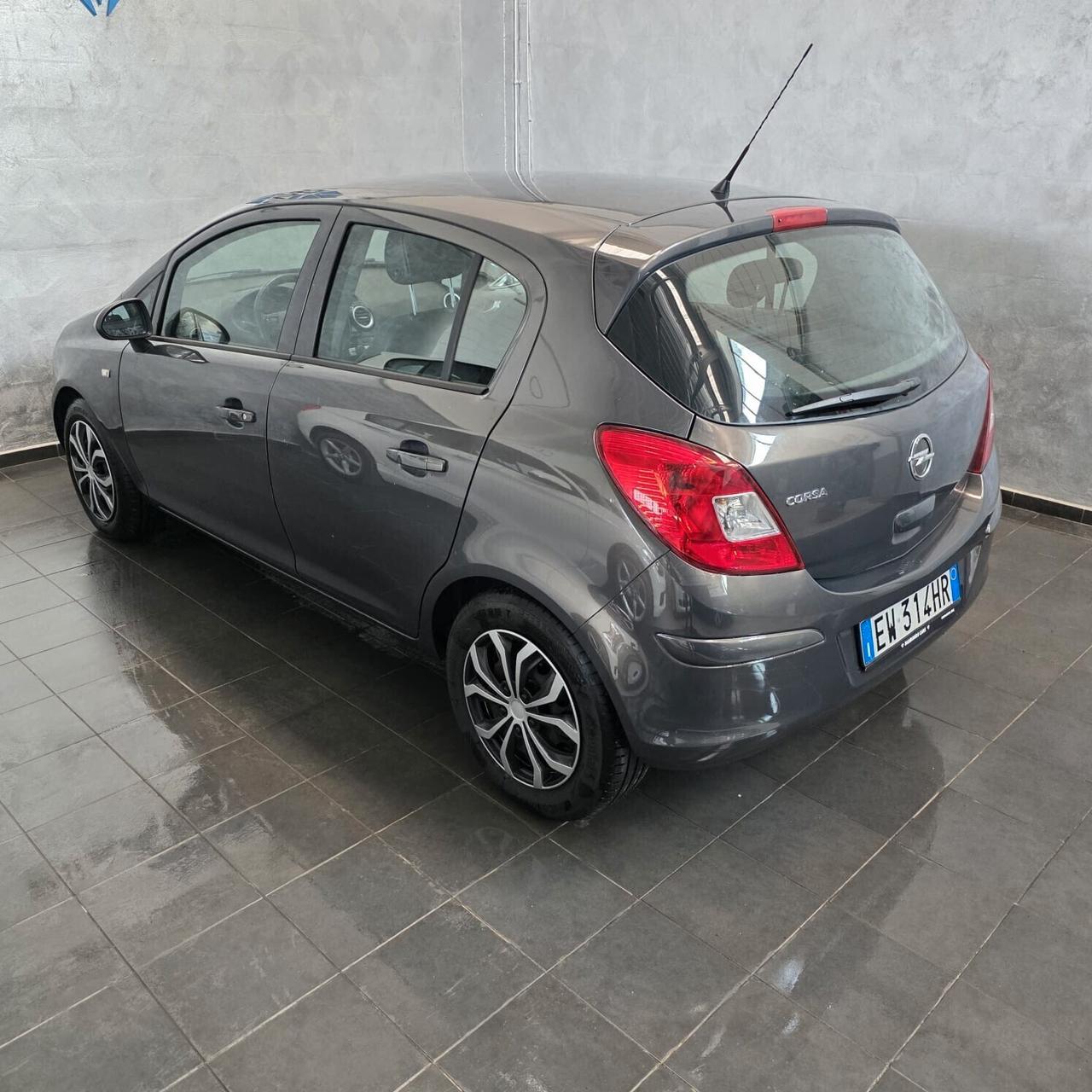 Opel Corsa 1.2 5 porte NEOPATENTATI+PELLE