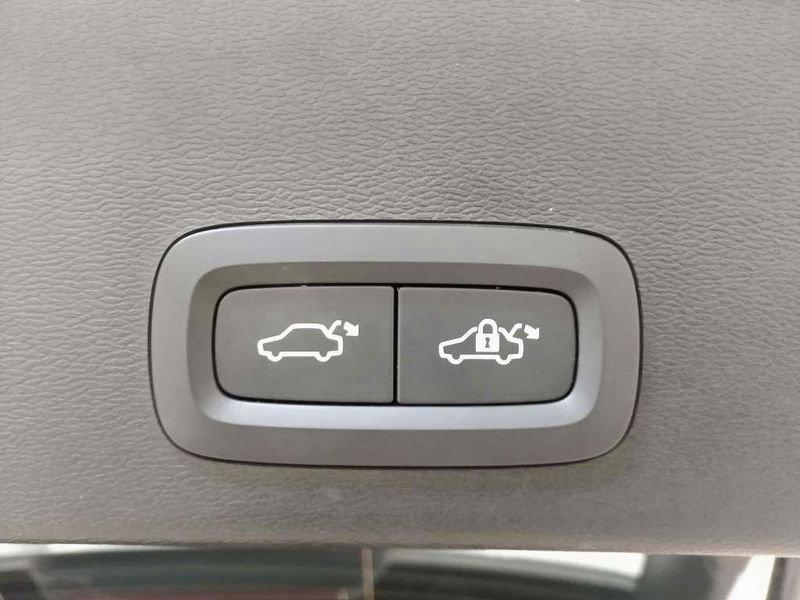 Volvo XC40 2.0 b3 Core auto