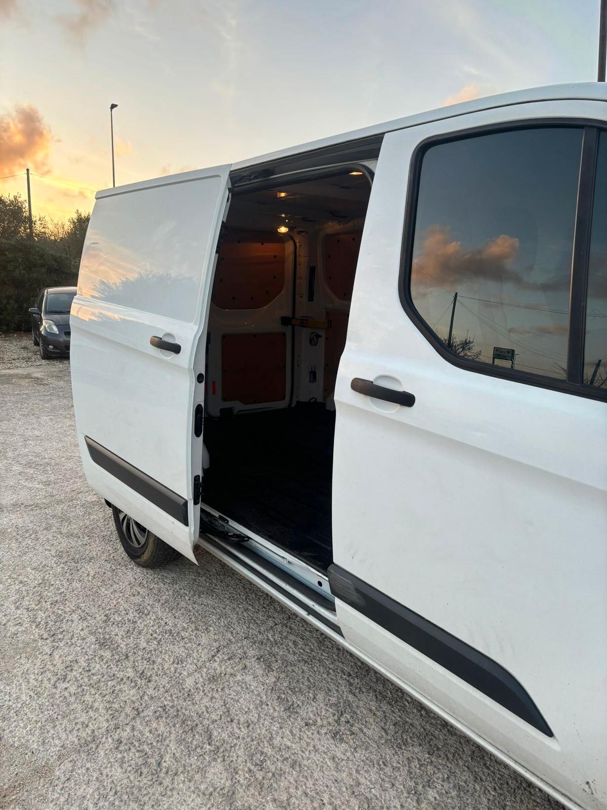 Ford Transit Custom 270 2.0 TDCi 170 PC Furgone Trend