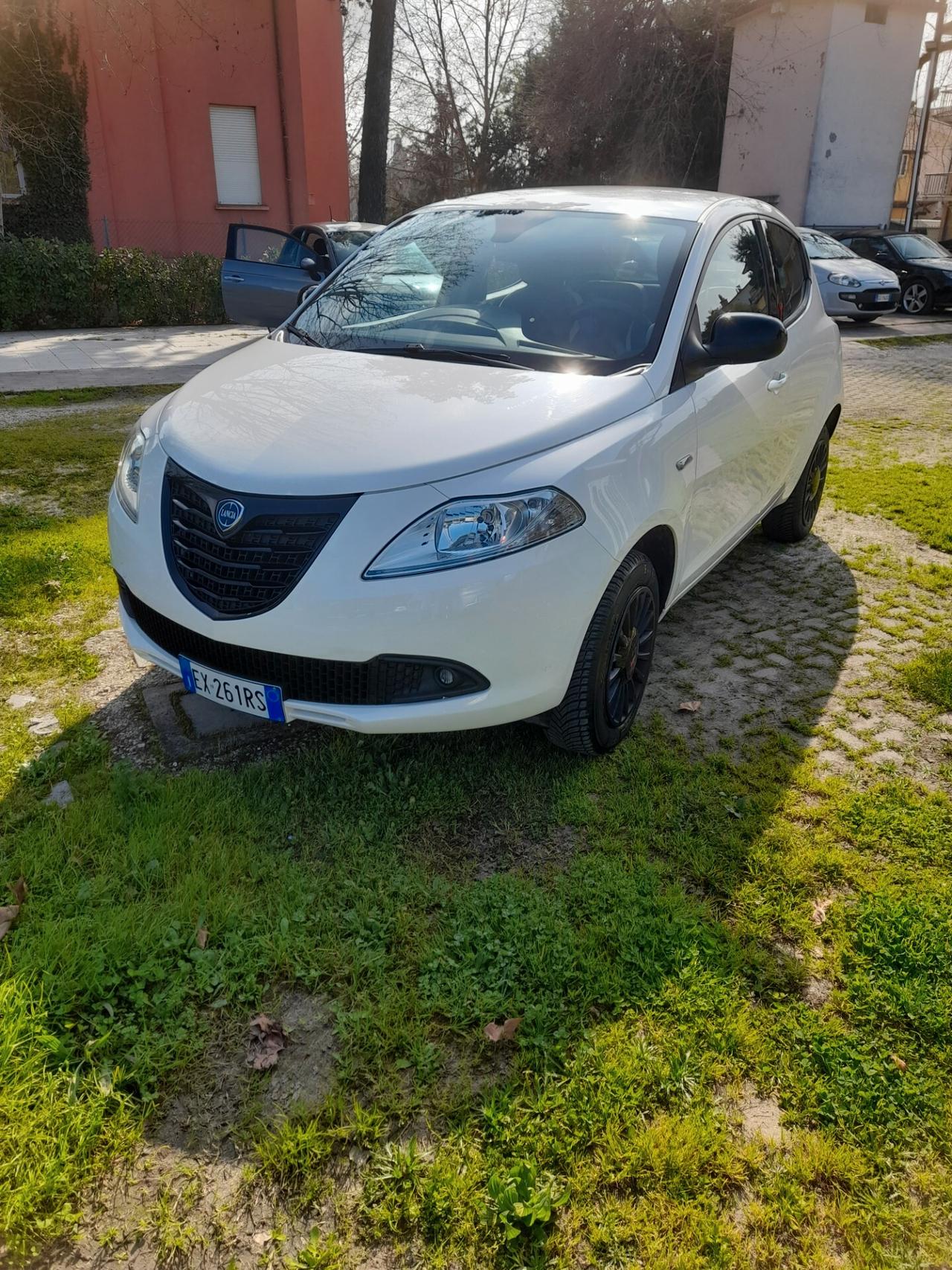 Lancia Ypsilon 0.9 TwinAir 85 CV Metano