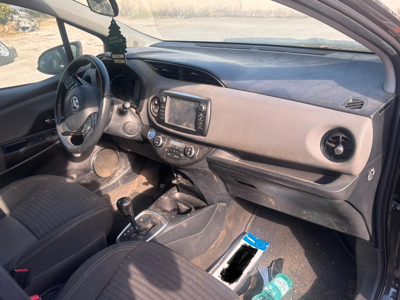 Toyota Yaris 1.5 ibrida auto sinisnistrata