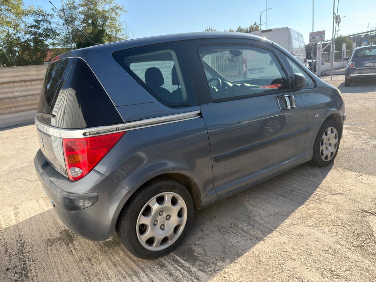 Peugeot 1007 1.4 Happy