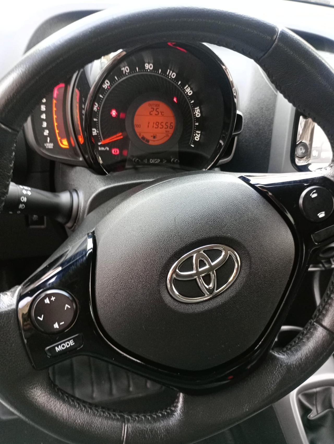 Toyota Aygo Connect 1.0 VVT-i 72 CV 5 porte x-play