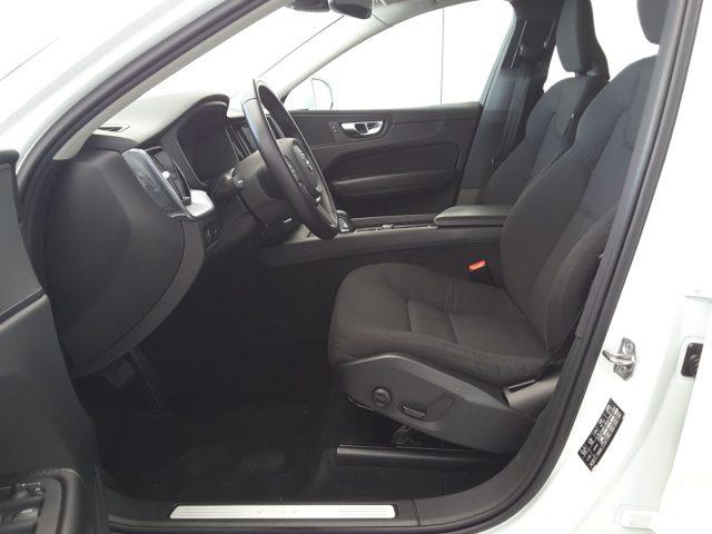 VOLVO XC60 B4 (d) AWD Geartronic Momentum *GANCIO TRAINO*