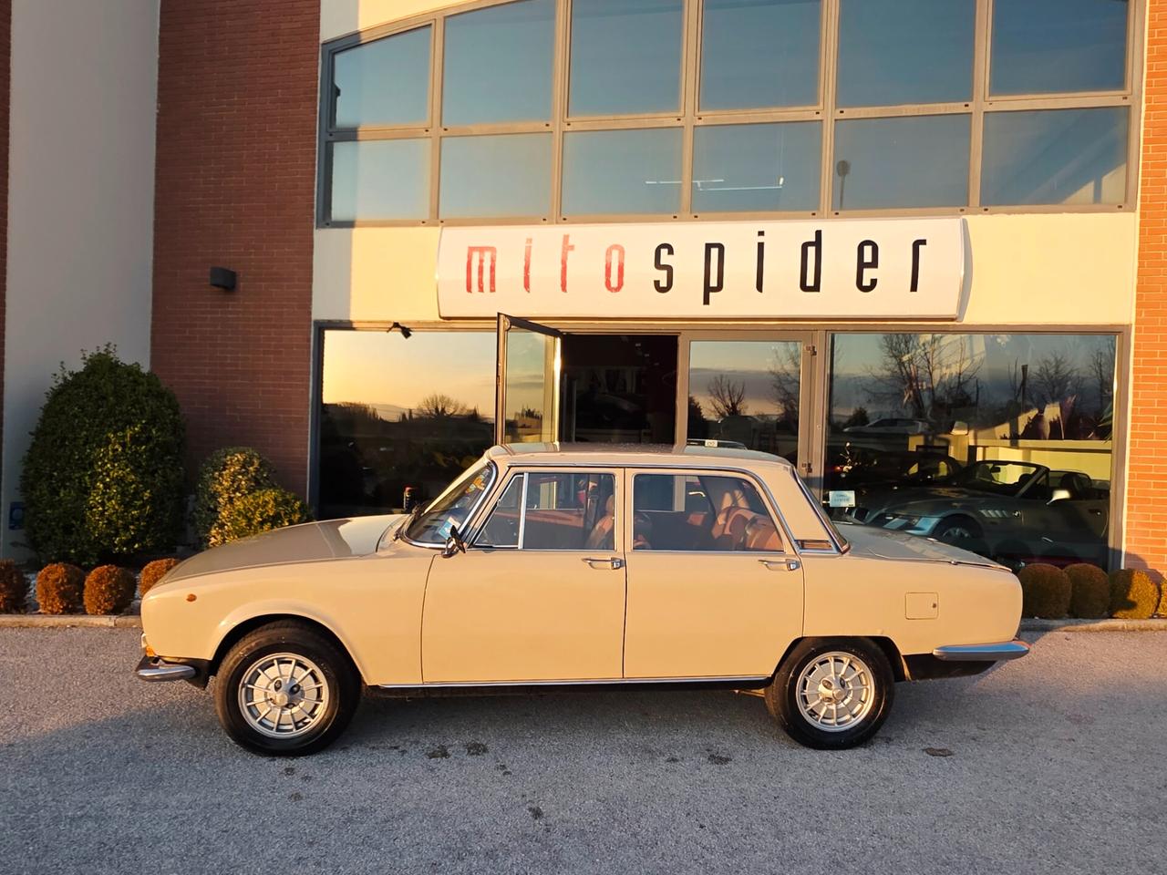 Alfa Romeo 2000 berlina