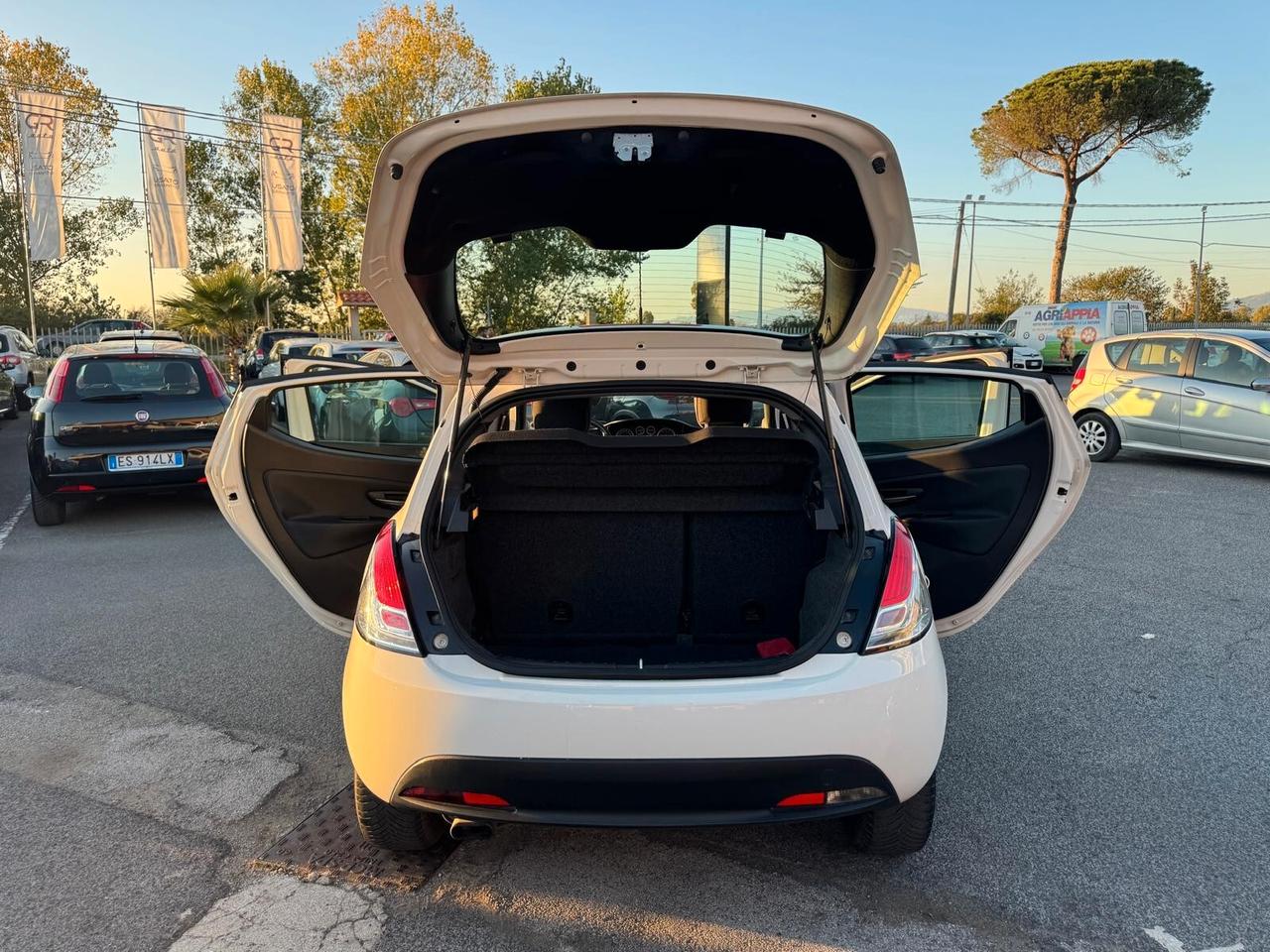 Lancia Ypsilon 1.2 BENZINA NEOPATENTATI 2015