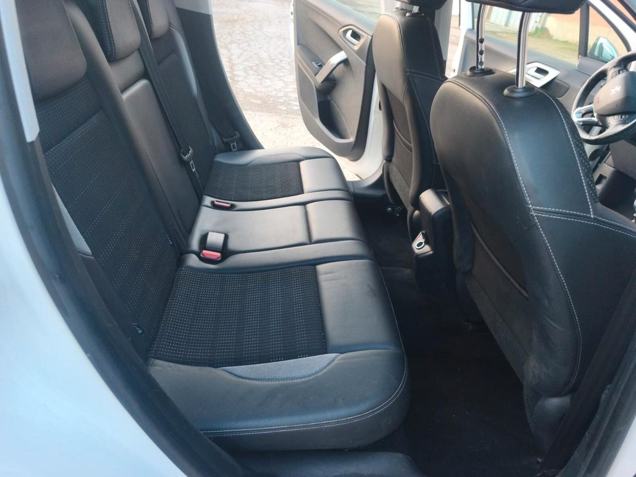 Peugeot 2008 --2014----1.6 Diesel