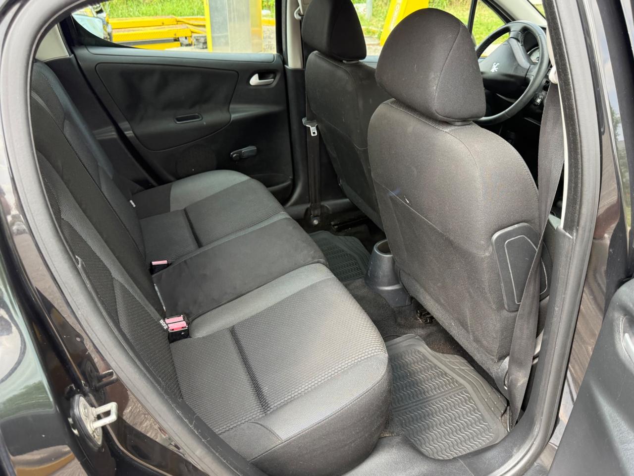 Peugeot 207 1.4 HDi 70CV 5p. Active