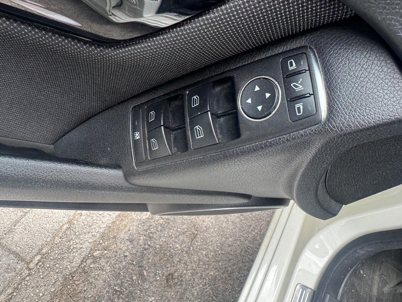 Mercedes-benz C 220 CDI BlueEFFICIENCY Avantgarde