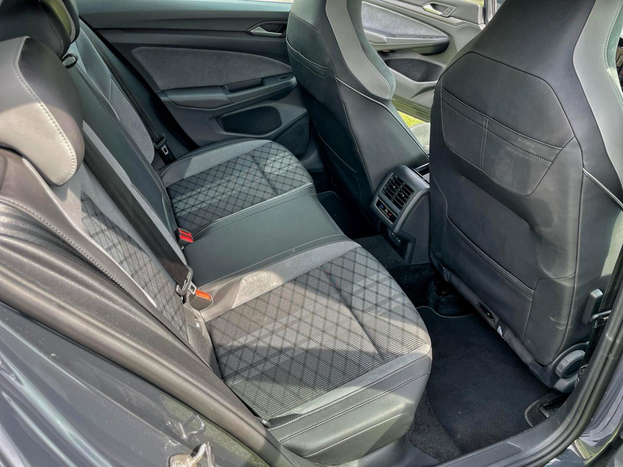 Volkswagen Golf 2.0 TDI 150 CV DSG SCR R-Line
