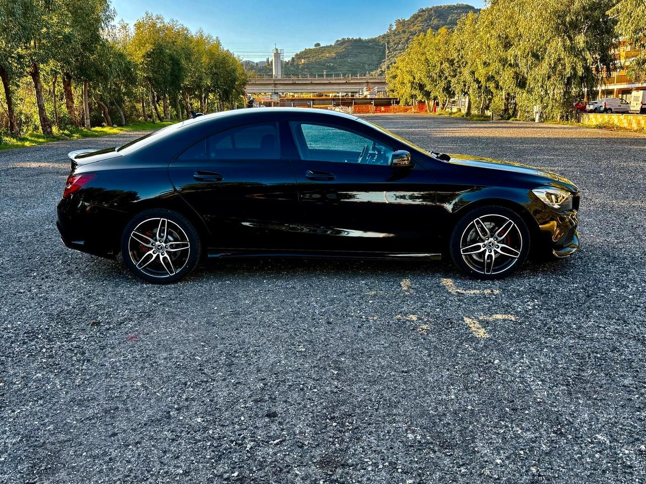 MERCEDES- BENZ CLA 200 D AMG PREMIUM