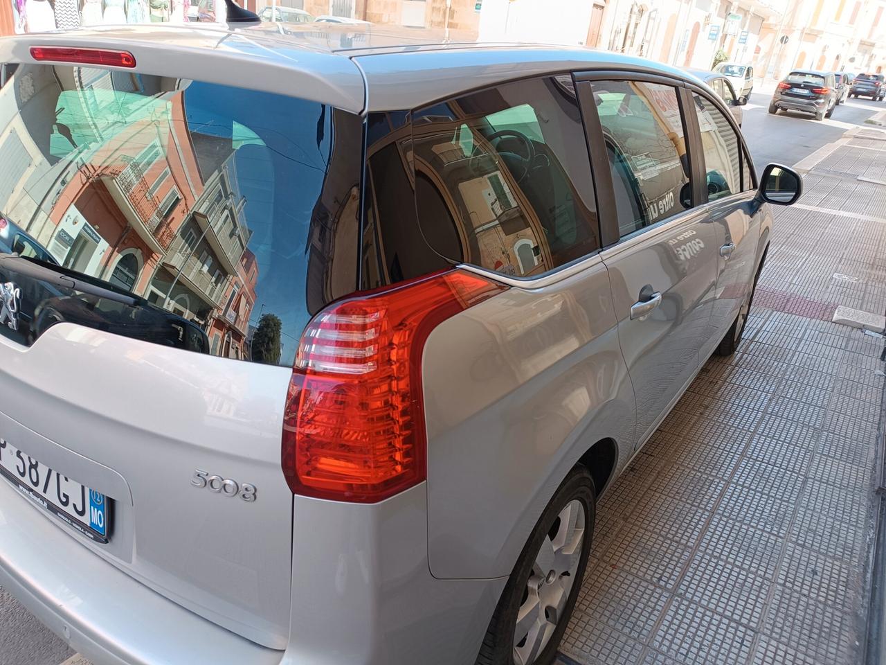 Peugeot 5008 1.6 HDi 112CV ALLURE 7 POSTI NAVI GANCIO TRAINO