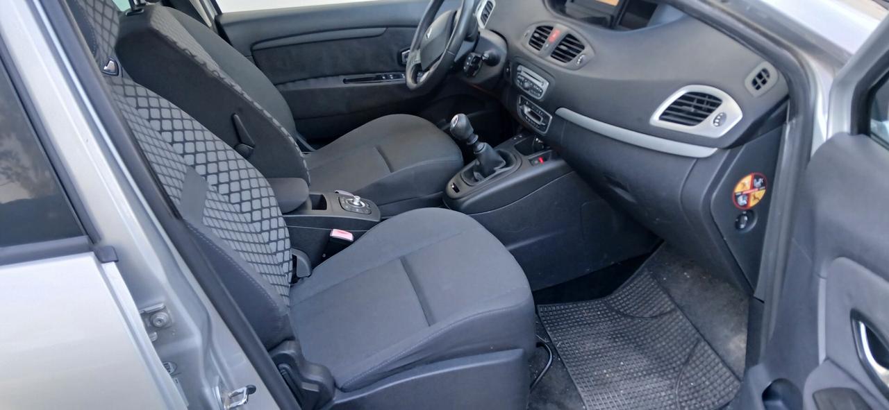 Renault Gran Scenic 7 posti neopatentati