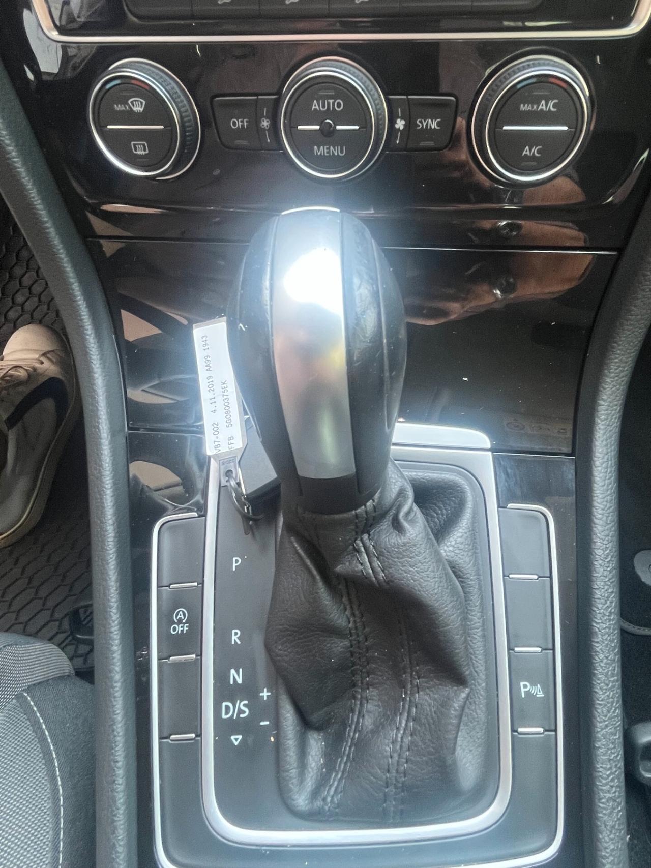 VOLKSWAGEN GOLF VII TGI METANO 130CV EXECUTIVE DSG NAVI ALCANTARA SENSORI DI PARCHEGGIO ANTERIORI POSTERIORI CERCHI IN LEGA OK NEOPATENTATI - CON € 25 percorrenza KM 460 - GARANZIA 12 MESI -
