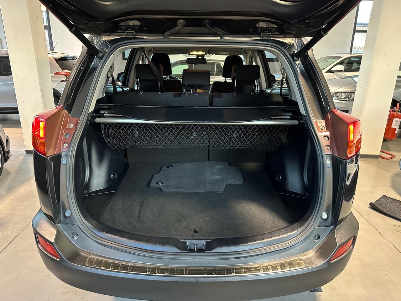 Toyota RAV 4 RAV4 2.0 D-4D 4WD Lounge White Ed.