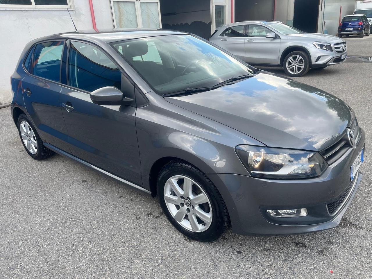Volkswagen Polo 5P-1.6 tdi- cambio autom-2011