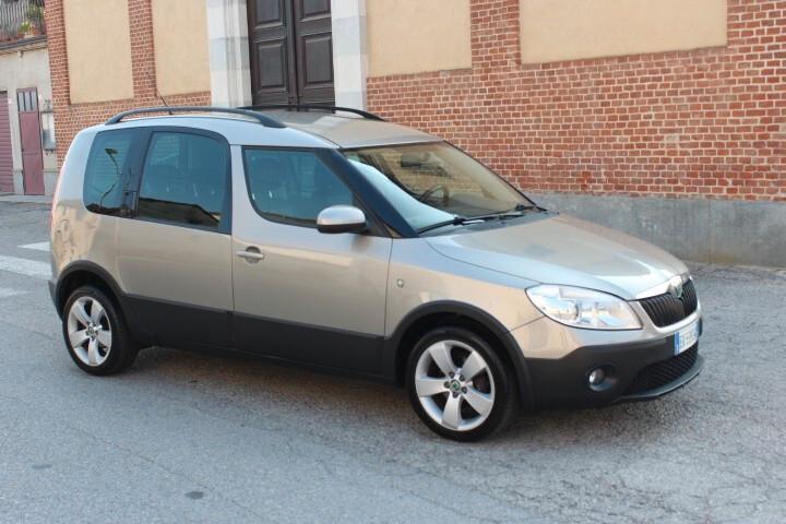 Skoda Roomster 1.2 TSI 86CV Scout CROSSOVER ASSETTO RIALZATO CLIMA AUTOMATICO SENSORI PARK