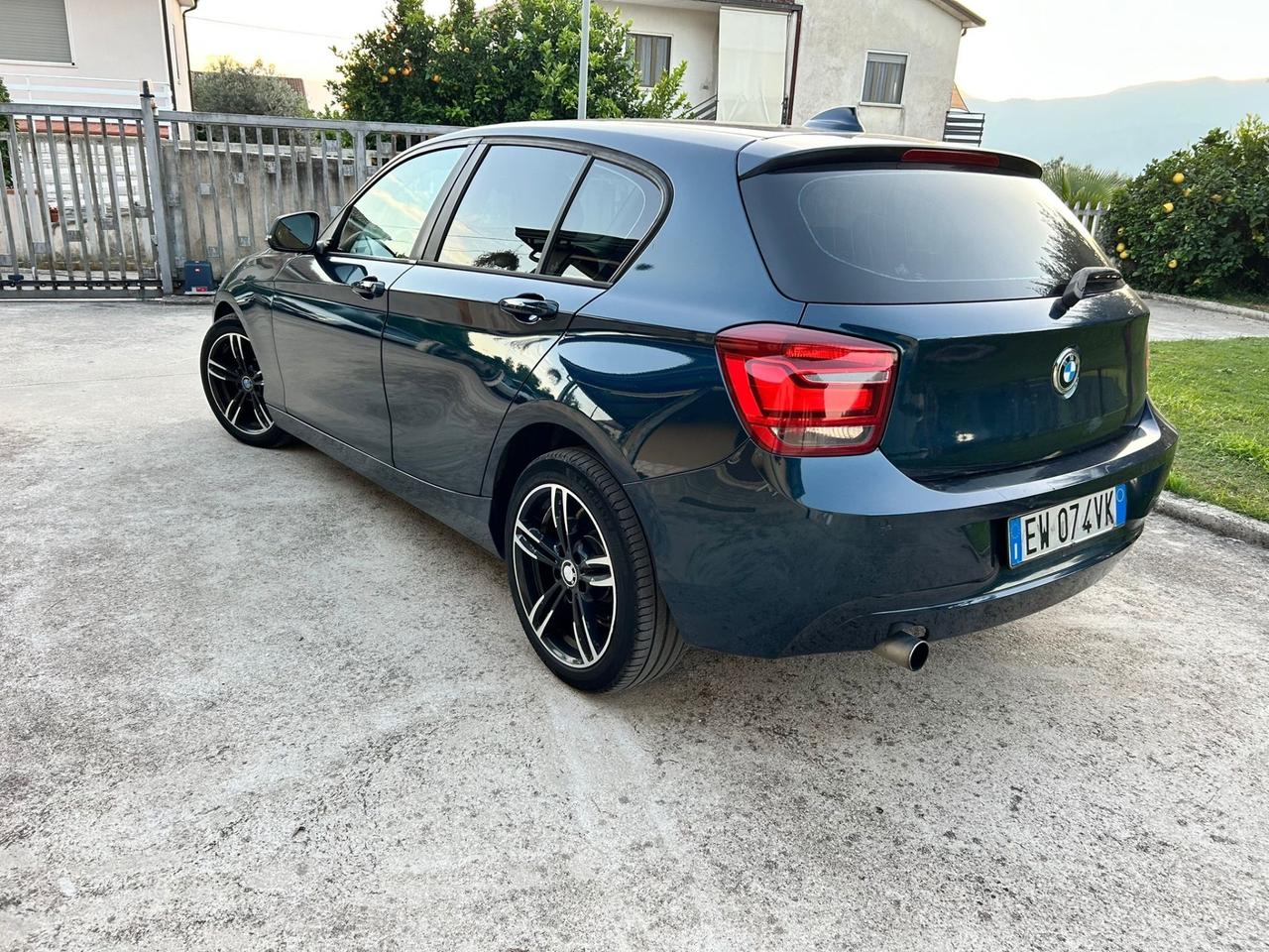 Bmw 116 116d 5p. Unique
